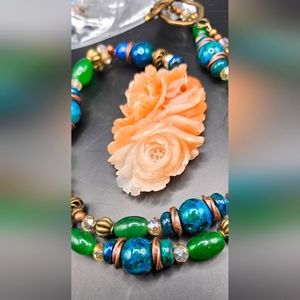 Flowers pendant necklace and matching earrings set